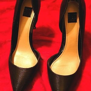 White House Black Market pumps sz 6.5.